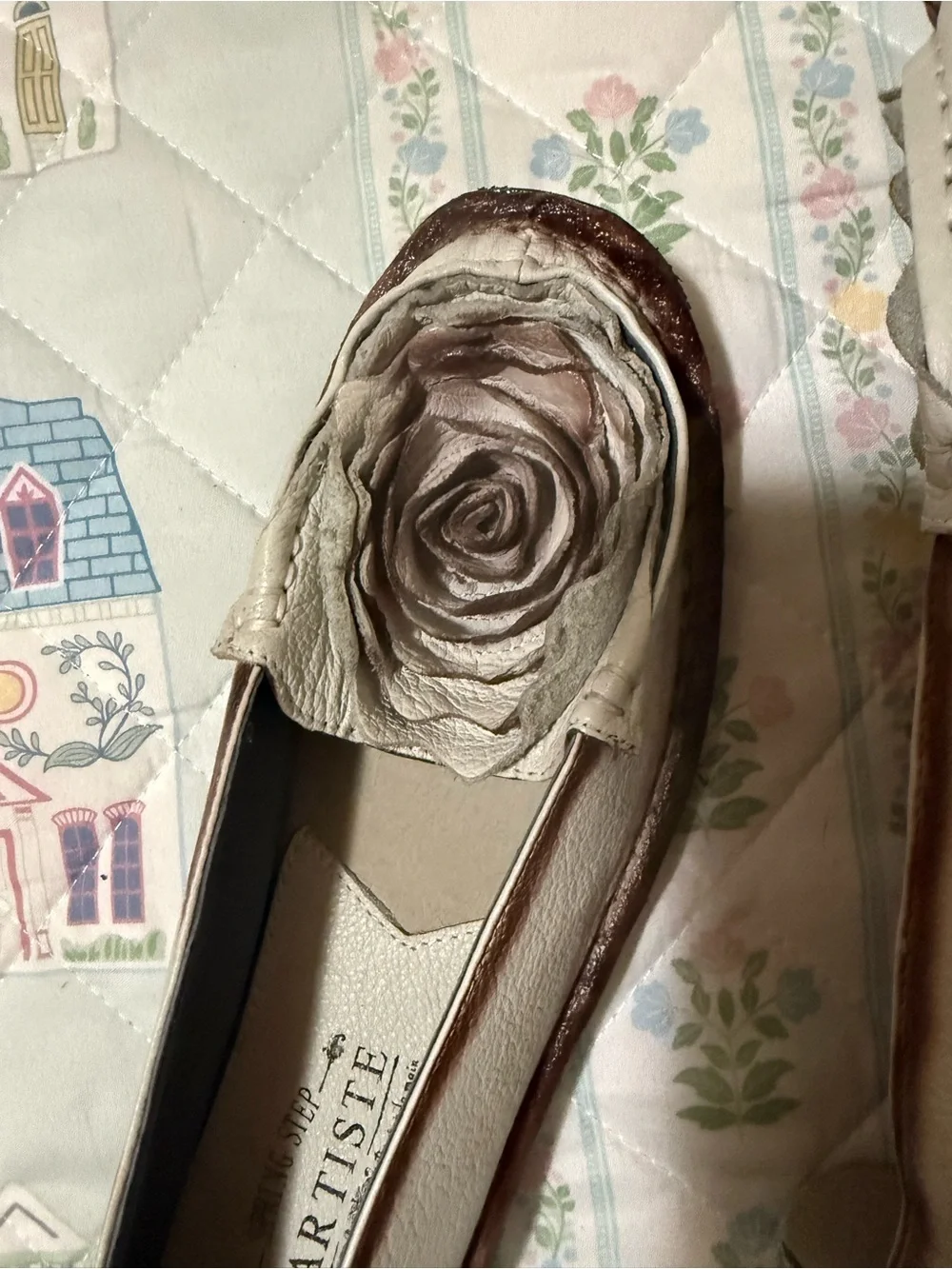 L'ATISTE Pink and Brown Floral Appliqué Leather Ballet Flats